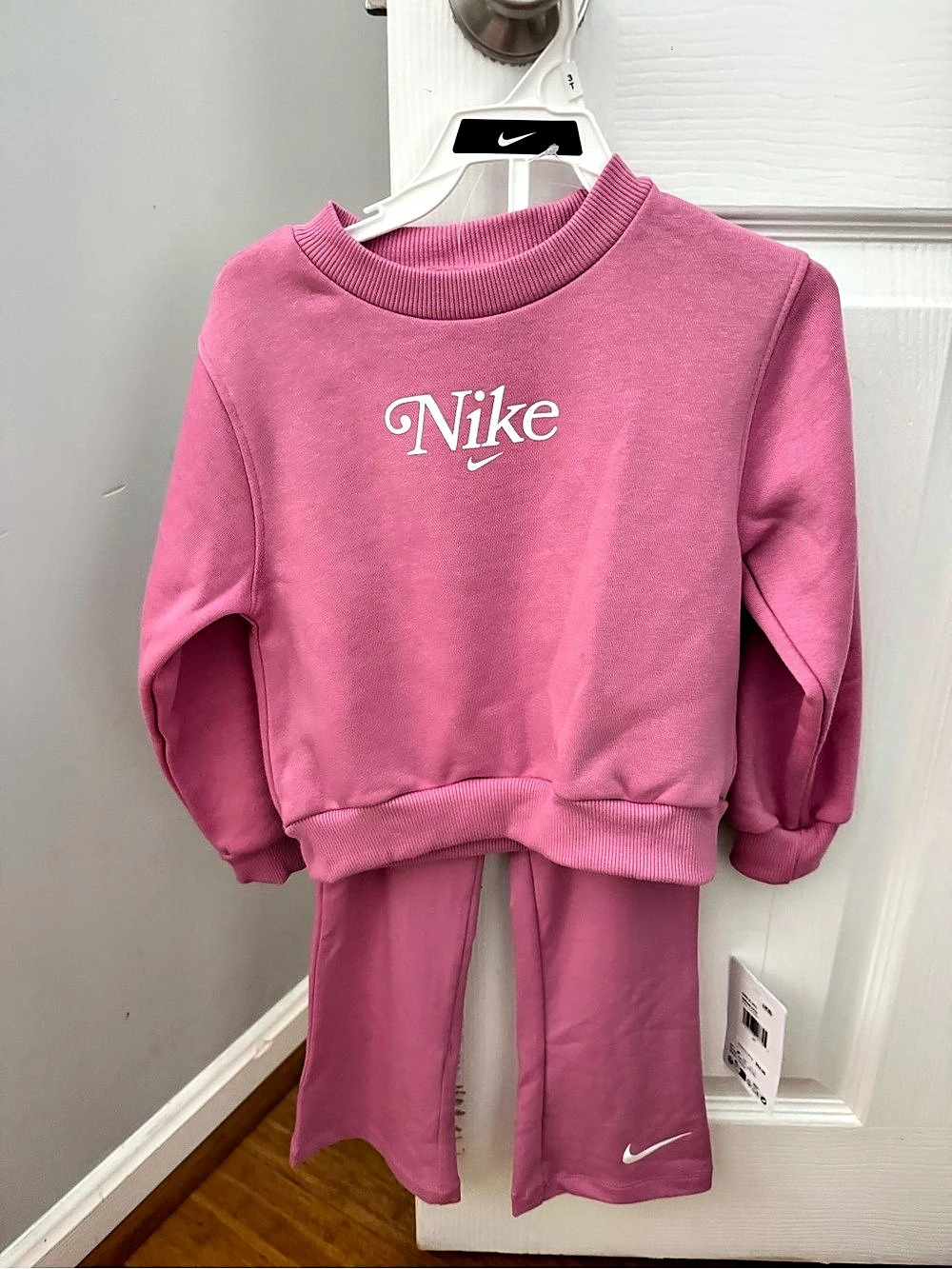 Nike 2 piece set for toddlers 3T Pink NWT